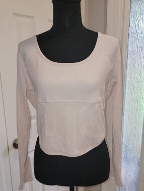 Long Sleeve Scoop Neck Ribbed Top in Light Pink